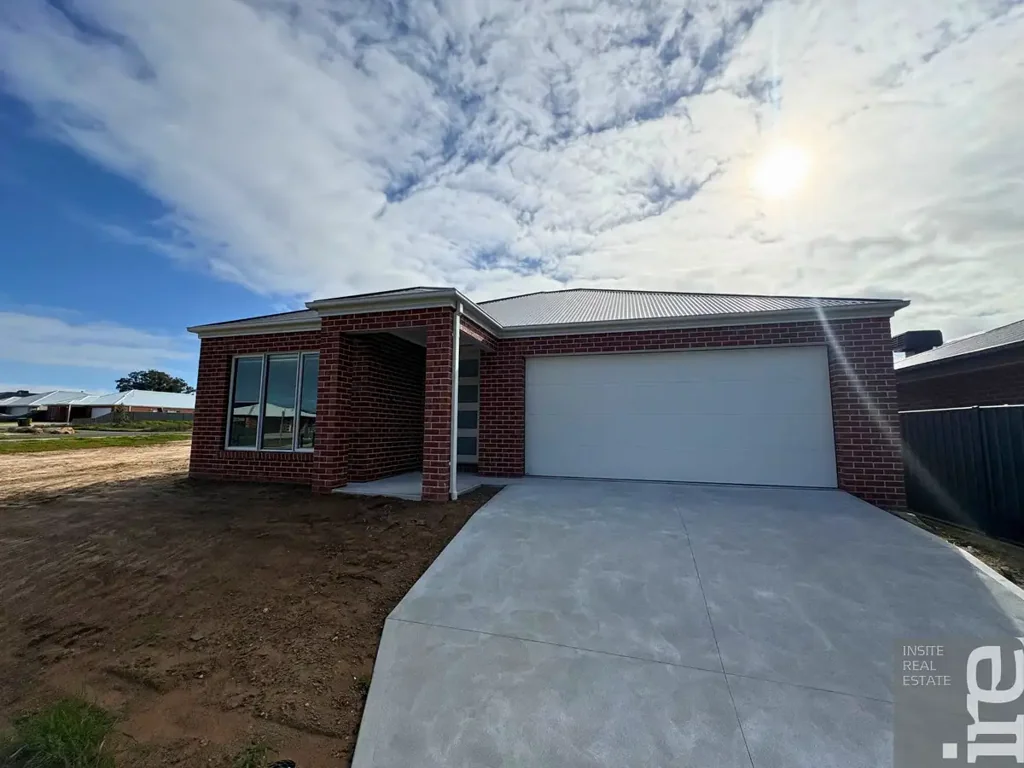 Modern Family Comfort in Warby Views Estate