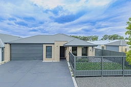 4 Charling Street, Lakelands