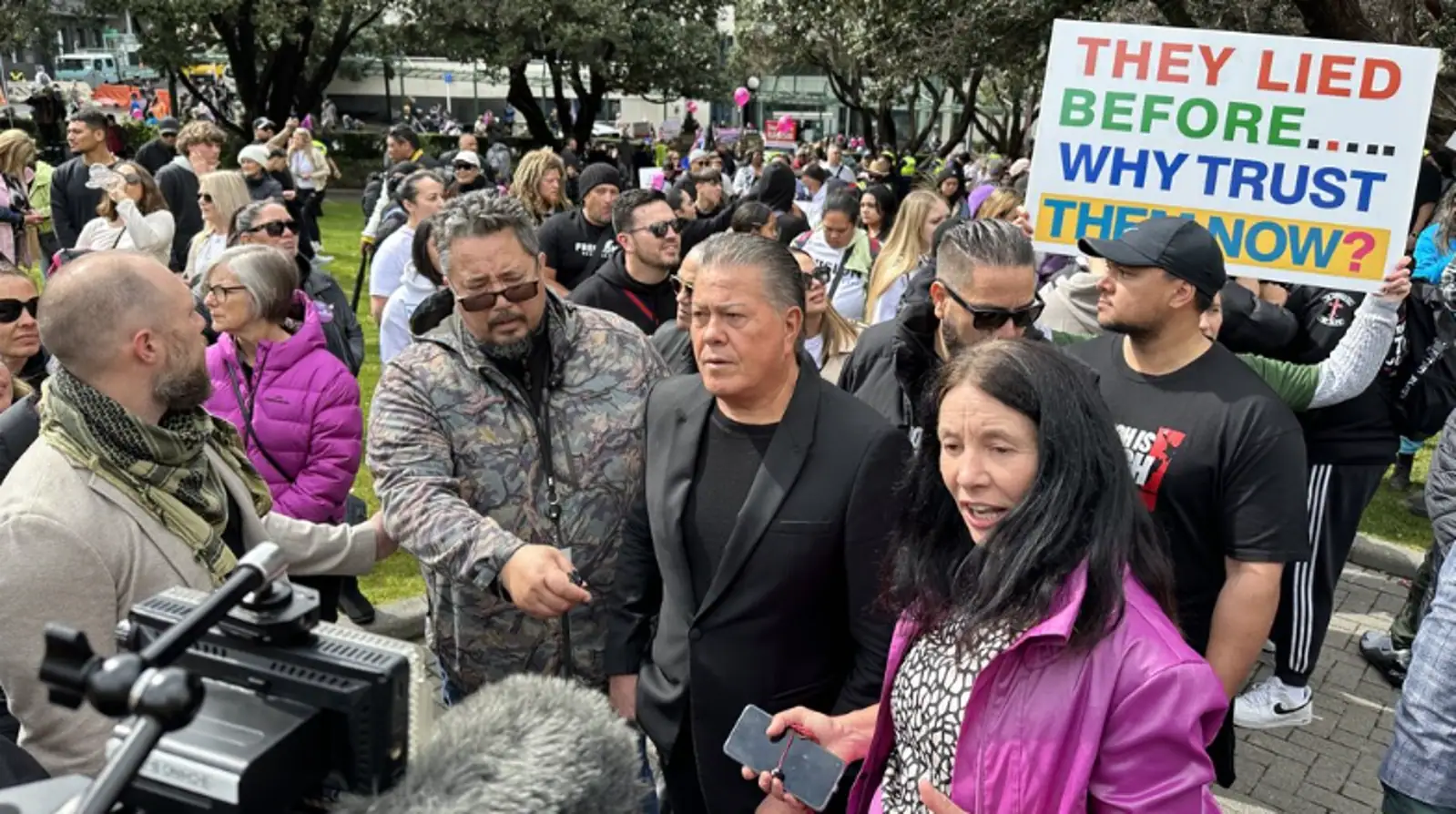 游行队伍正在集结，惠灵顿再现国会抗议，数千人参与