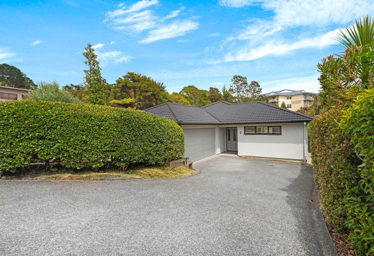 5 Springwater Vale, Unsworth Heights, photo 1