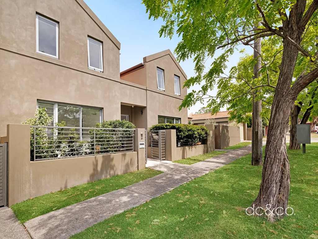 Concord 4房 全砖联排精致装修 阳光生活空间 高档厨房大理石 主卧套房步入式衣帽间 步行便利社区 Sophisticated sanctuary where modern luxury meets effortless family living