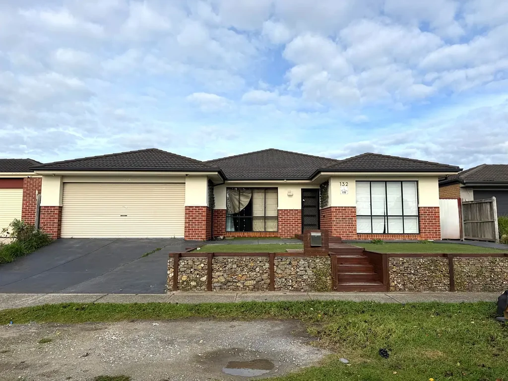 Well-Maintained 3-Bedroom Family Home in Cranbourne North!!