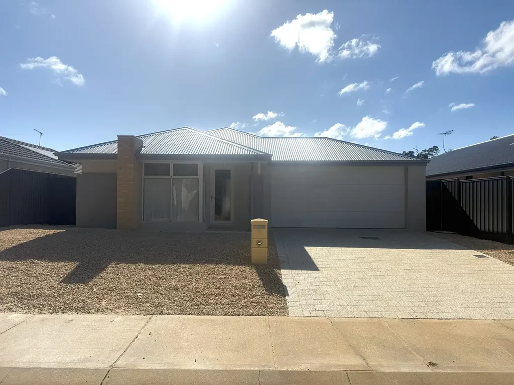 NEWLY BUILT FAMILY HOME