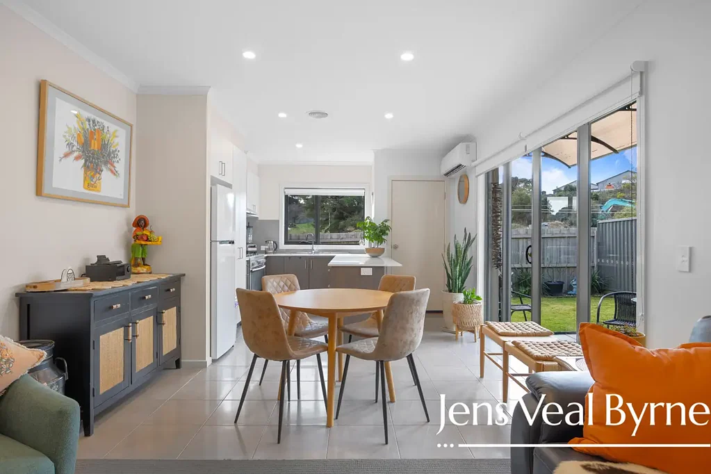 Ballarat East 2 Bedroom Low-Maintenance Townhouse in Quiet, Convenient Complex