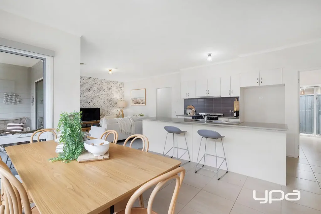 Safety Beach 4 Bedroom MODERN - SECURE - LOW MAINTENANCE - BEAUTIFUL LOCATION