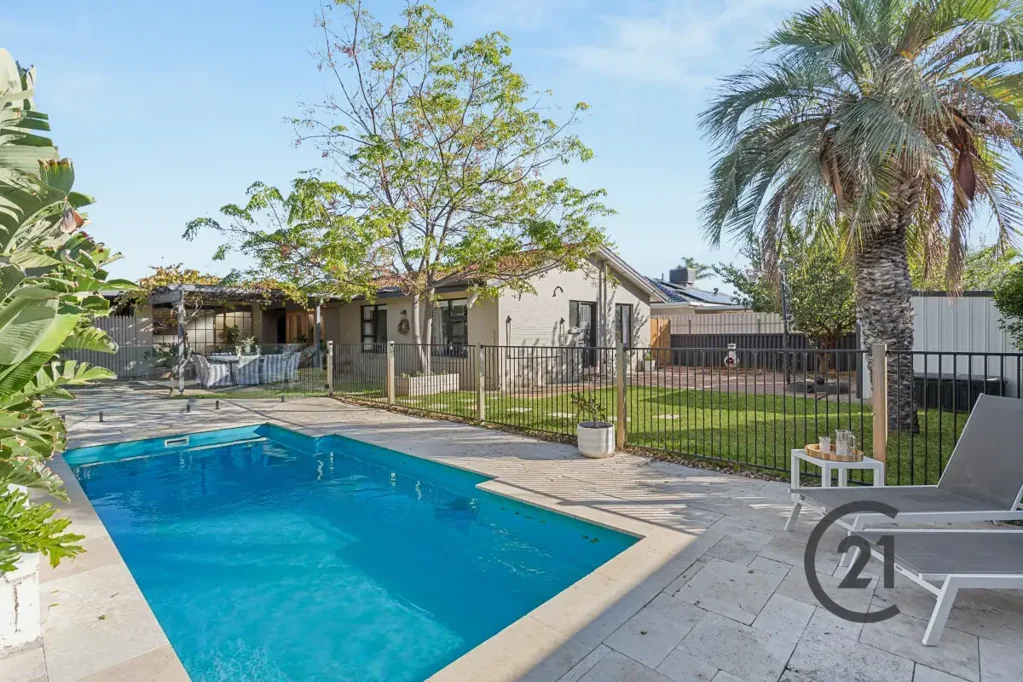 Semaphore Park 3房  Stunning Spanish Style Entertainer with Resort Style Outdoor Living....19.5 wide allotment