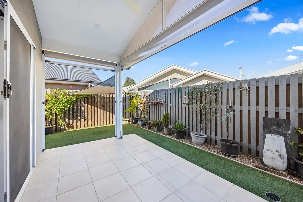 Urangan 2 Bedroom Modern Retreat with Alfresco Living!