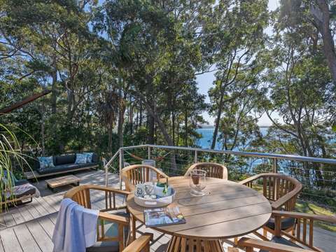 Mollymook Beach 4 Bedroom Prime headland living in Mollymook Beach