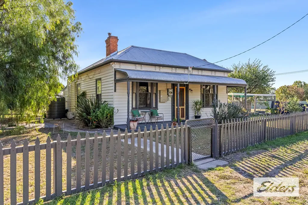 43 Faraday Street, Avoca, VIC 3467