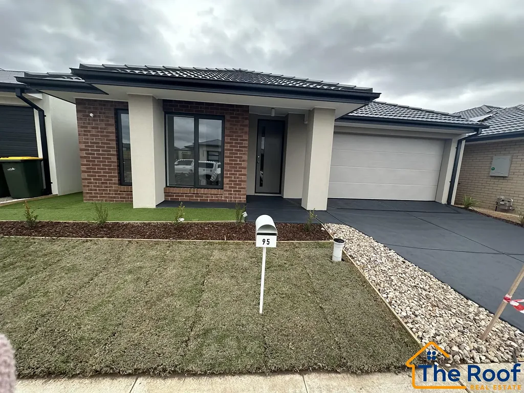 !! CharmingHome for rent  near Riverdale Village Shoping Centre Tarneit !!