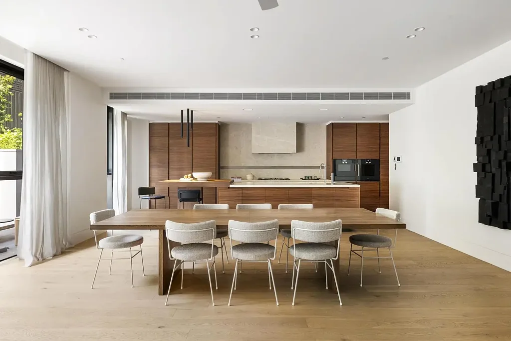 Toorak 3房 获奖设计合作 地处Lansell Road尊贵位置 私密宁静 Poliform厨房 主卧地板加热 独立卫浴 朝北露台 礼宾大堂 安全储藏室 The Lansell