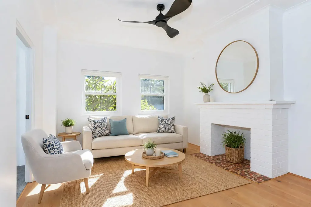 STUNNING UPPER DUPLEX STEPS TO THE BEACH!
