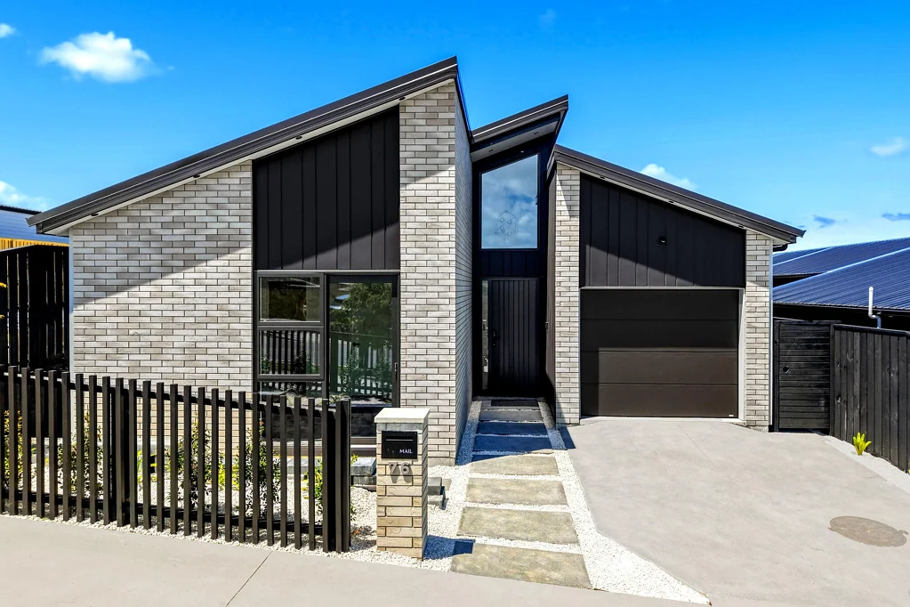 Orewa 4 Slaapkamer Single Level! Modern Living! Brand New!