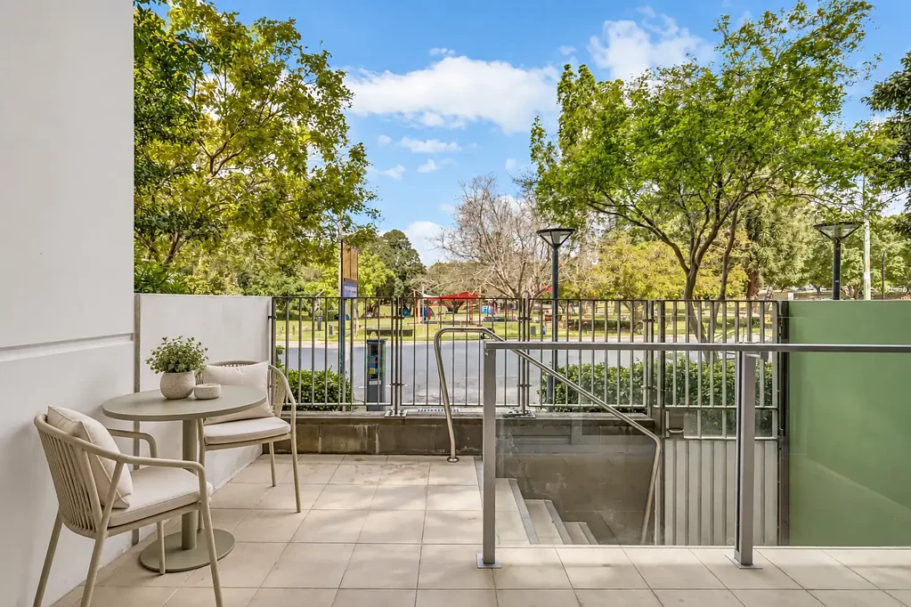South Brisbane 2ਬੈੱਡਰੂਮ Unique Ground-Level Living with Musgrave Park on Your Doorstep!