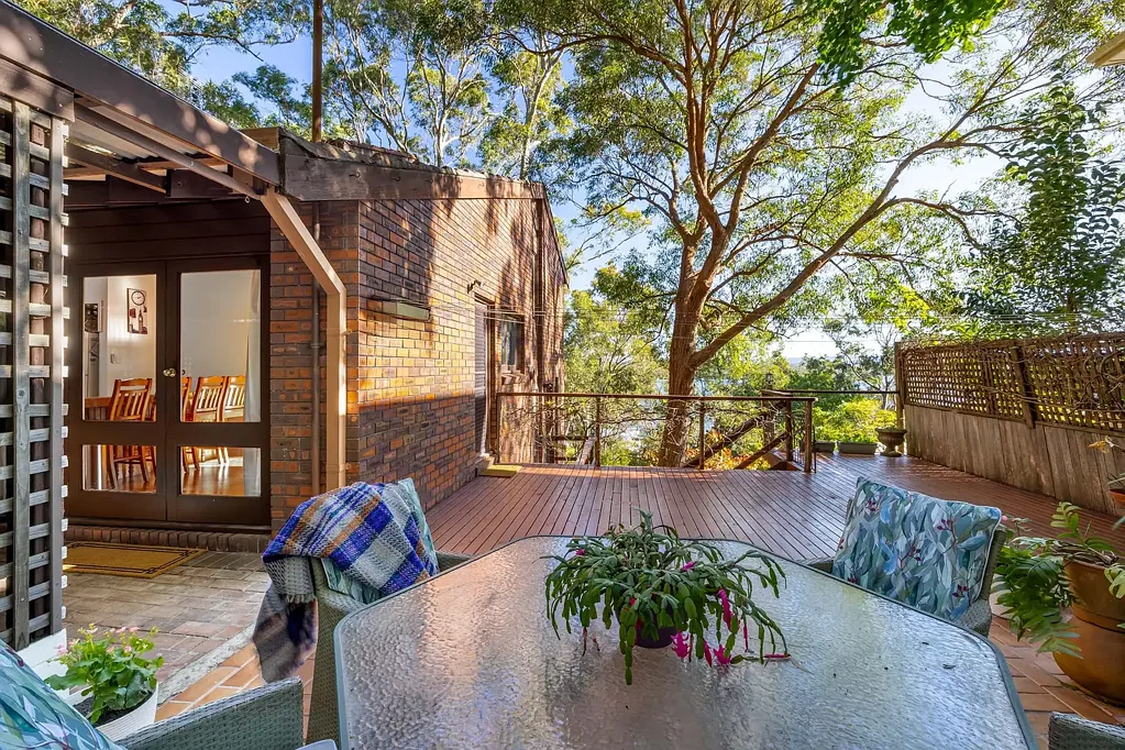 Coal Point 5 Bedroom NATURE LOVERS FAMILY HOME BACKDROPPED BY SPARKLING LAKE MAC
