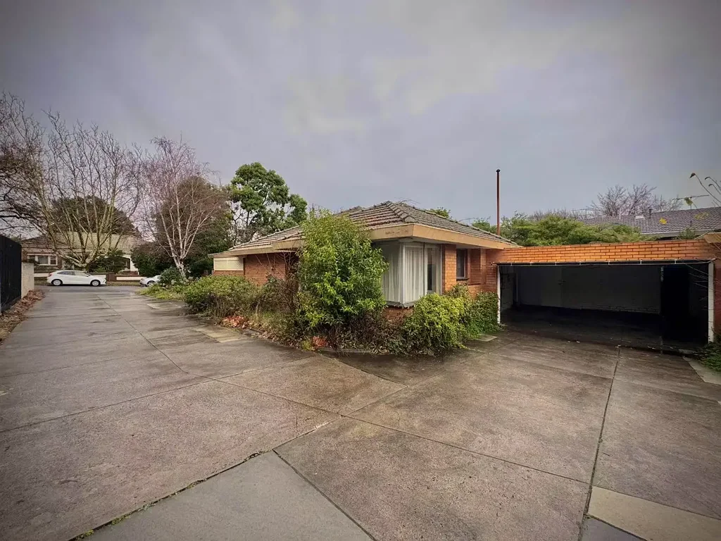 Stylish Semi-Detached Home in Prime Kew Location