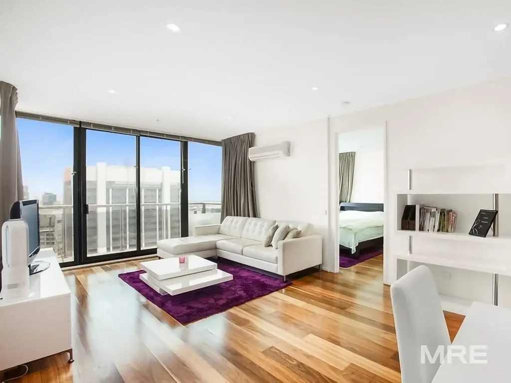 Bright CBD living with plenty of space