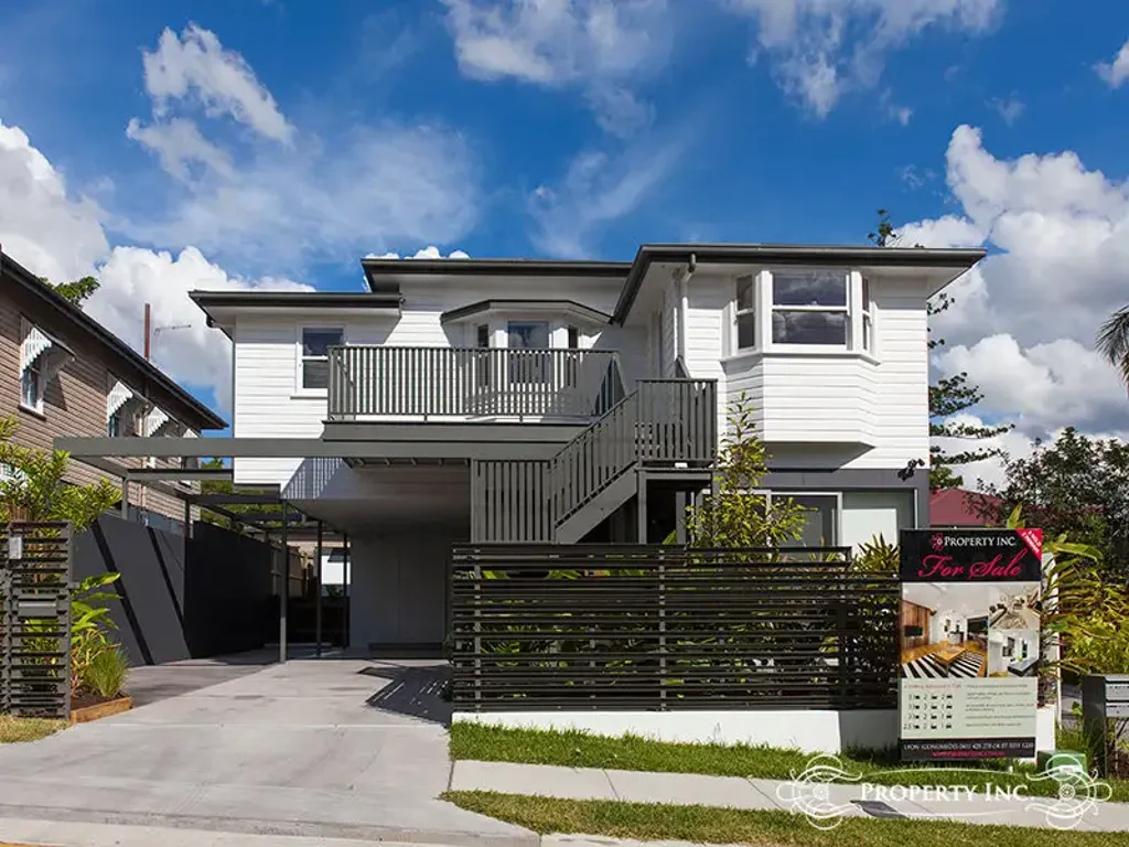 Top Floor Unit - As Big As a House!