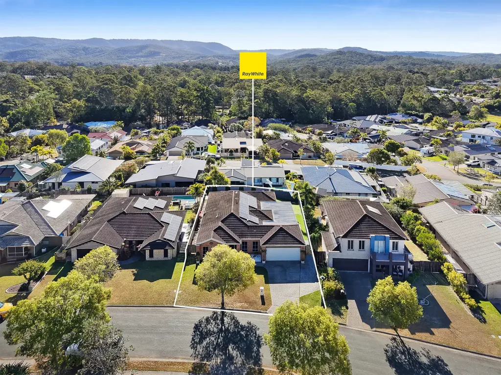 Gilston 4ਬੈੱਡਰੂਮ Elevated Family Living with Expansive Entertaining & Hinterland Views