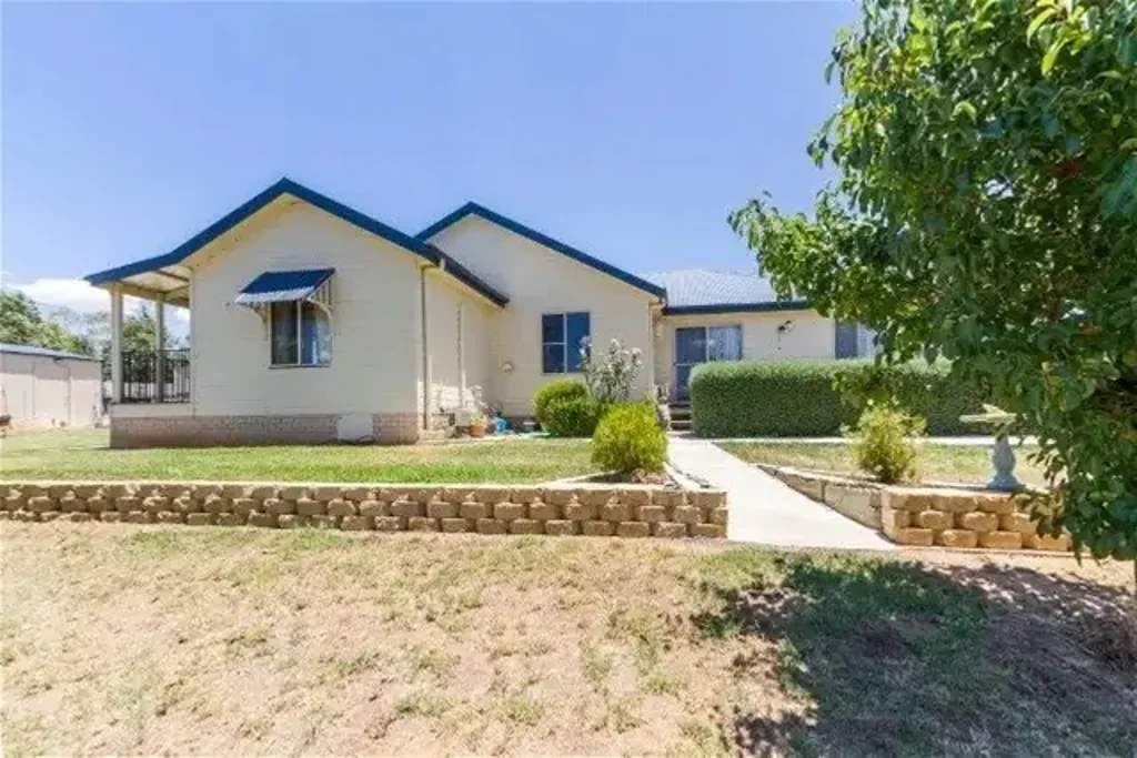 Cowra 5Kwarto Spacious Family Living on Over an Acre The Best of Town Convenience and Rural Lifestyle