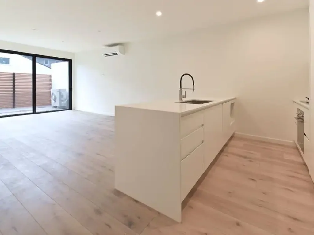 Modern 2-Bedroom Apartment in the McKinnon Secondary College School Zone