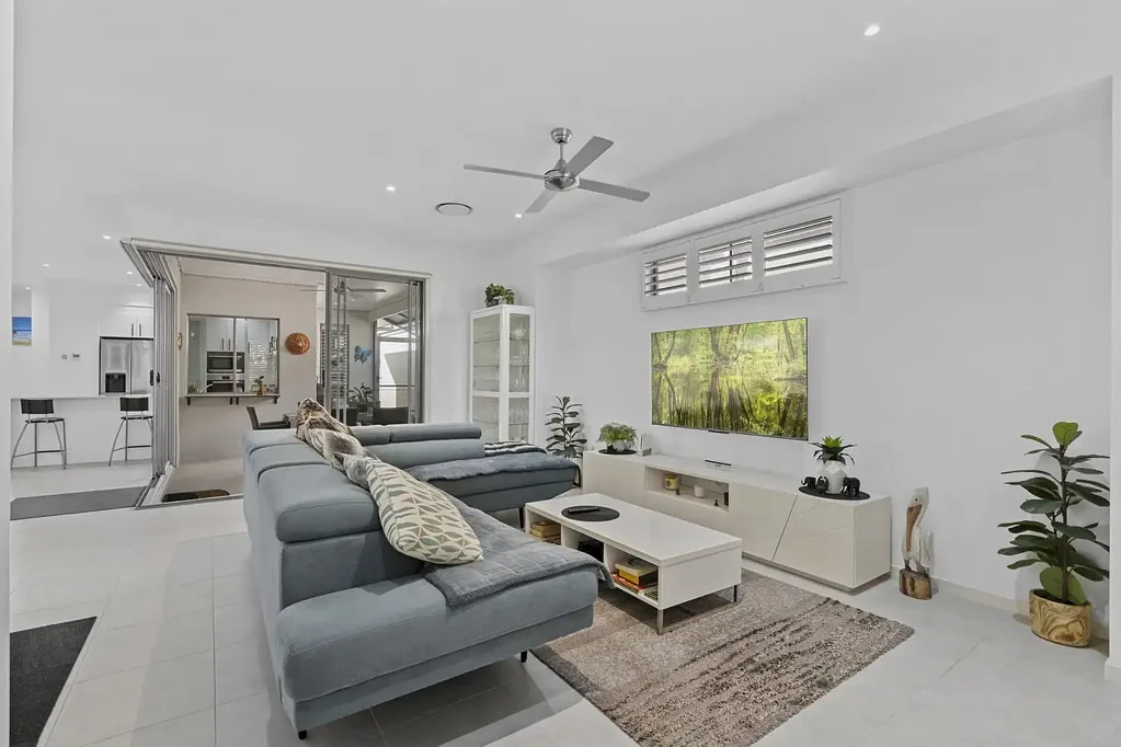 Arundel 3房  Spacious Living with a Private Enclosed Alfresco