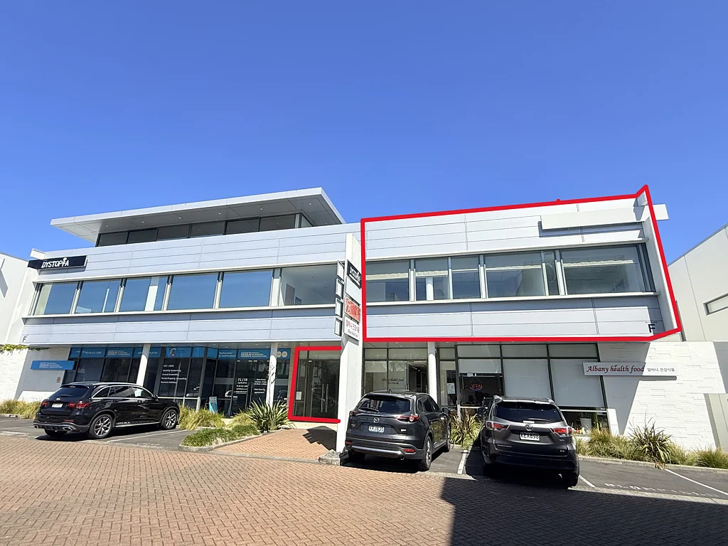 Albany Well-presented Albany office with garage storage