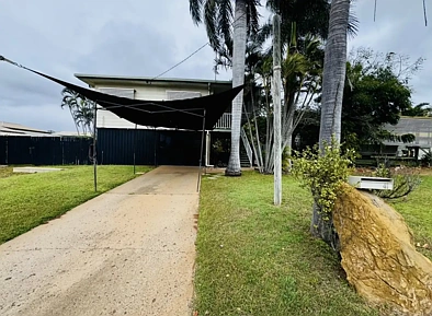 Moranbah 3chambre OPPORTUNITY KNOCKS! HOME, BUSINESS, OR BOTH!