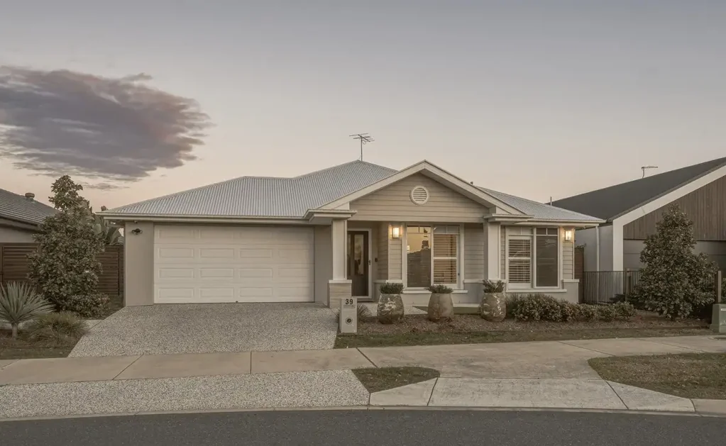 Burpengary East 4Zimmer THE OFFER: Bold. Luxurious. Entertainer.