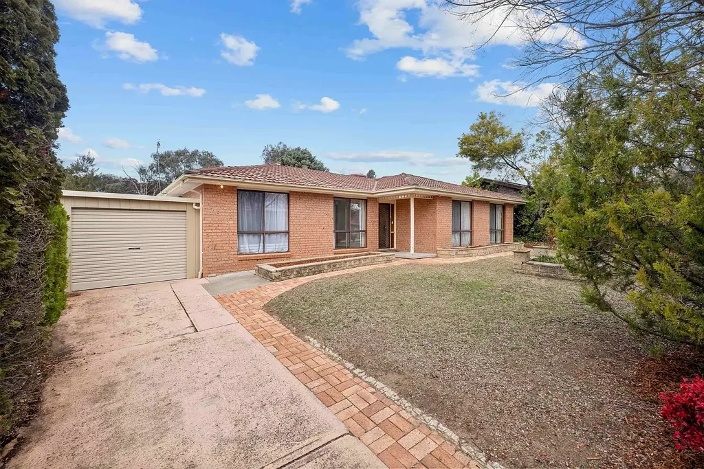 Isabella Plains 3房  Big Potential & Extra Space