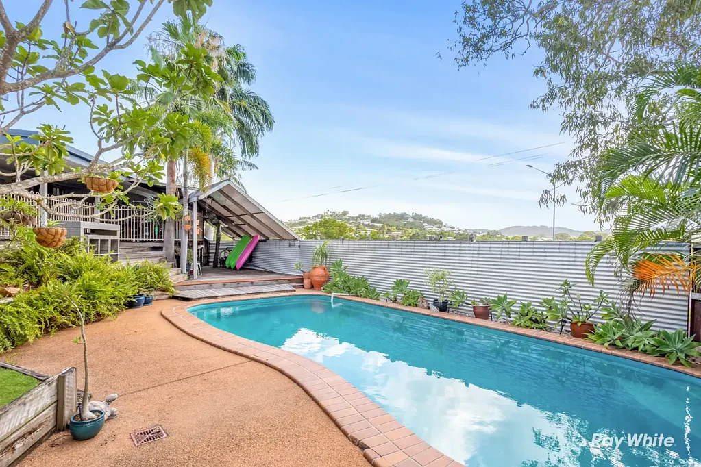 50 Pandanus Street, Cooee Bay, QLD 4703