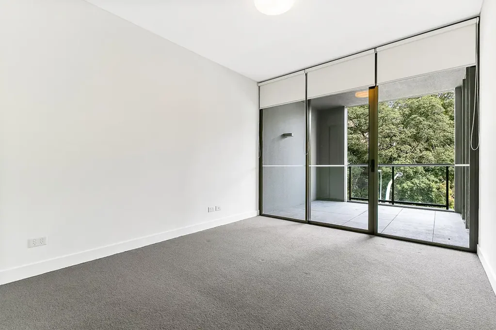 Modern One Bedroom Apartment with lock up storage cage in the heart of Forest Lodge For Lease