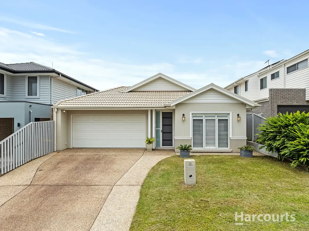 Low maintenance, spacious and open plan 4 bedroom lowset house in Rochedale