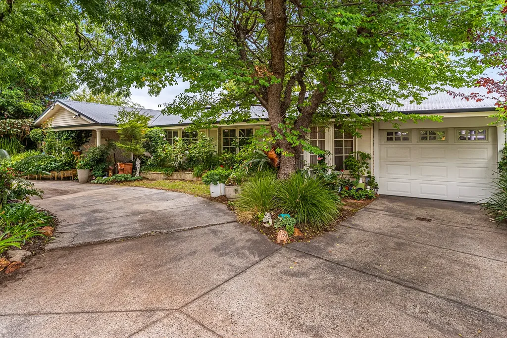 11 Blamire Road, Kalamunda, WA 6076