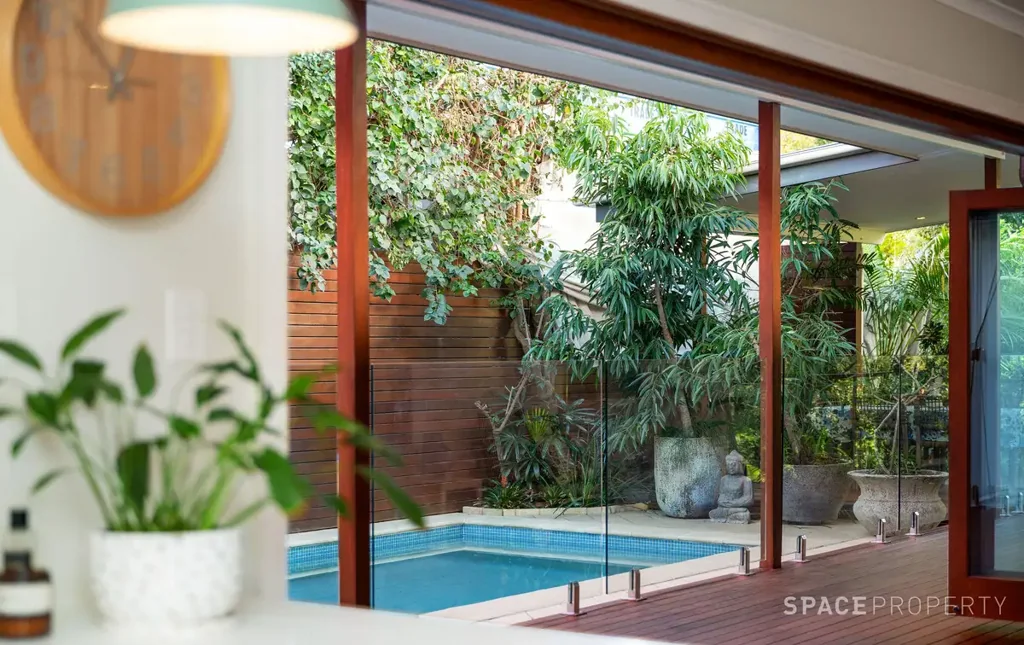 Bardon 5房  双人居住家庭住宅，位于绿树成荫的巴登  Dual Living Family Home in Leafy Bardon