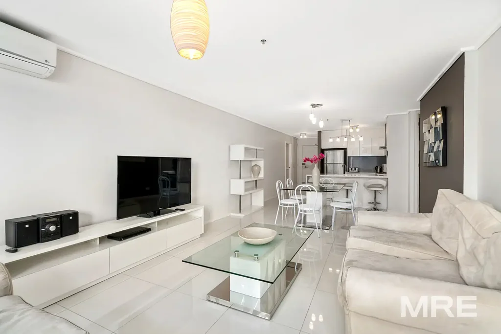 Chic and elegant living in prime location