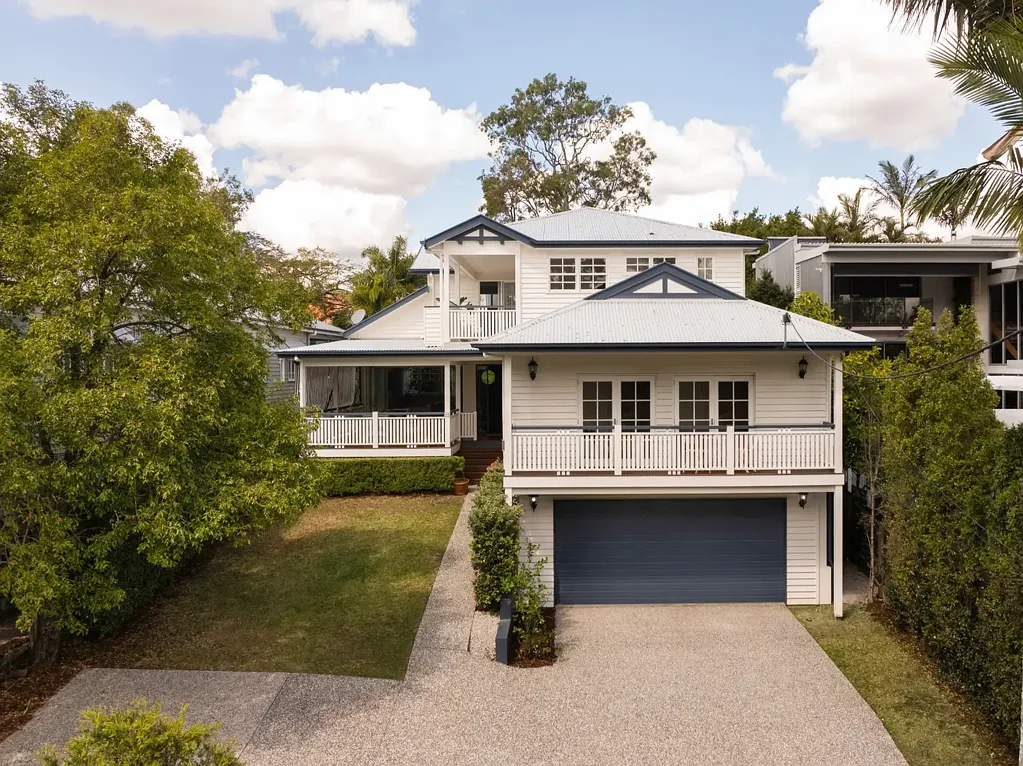 Ashgrove 5Zimmer A Hamptons-Inspired Haven with Queenslander Charm