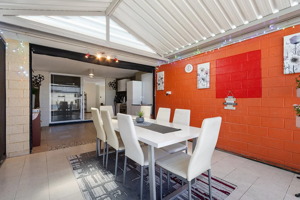 26 Bordeaux Parade, Piara Waters, WA 6112