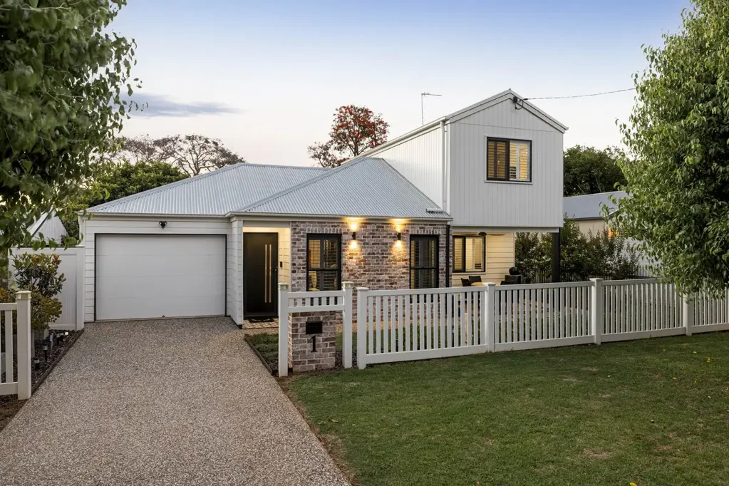 1 Clyde Street, Mount Lofty, QLD 4350
