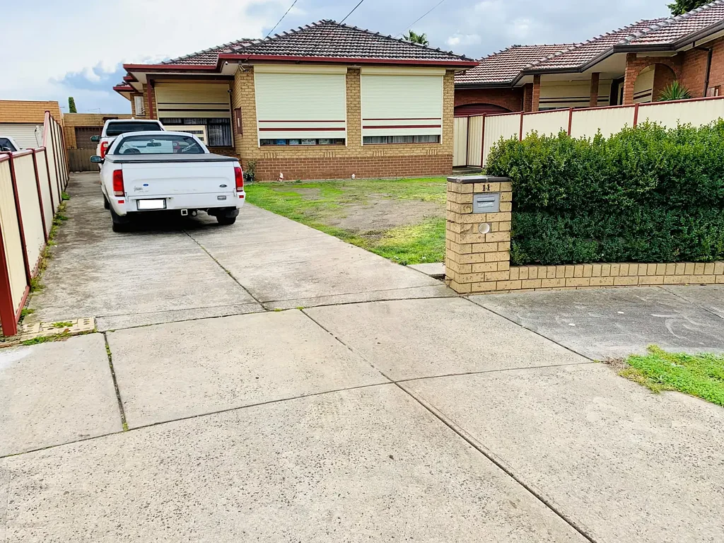 Lalor 4房 海滨瑰宝 顶级景观 优雅奢居 优越位置 私密庭院 Spacious Home on a Massive Allotment