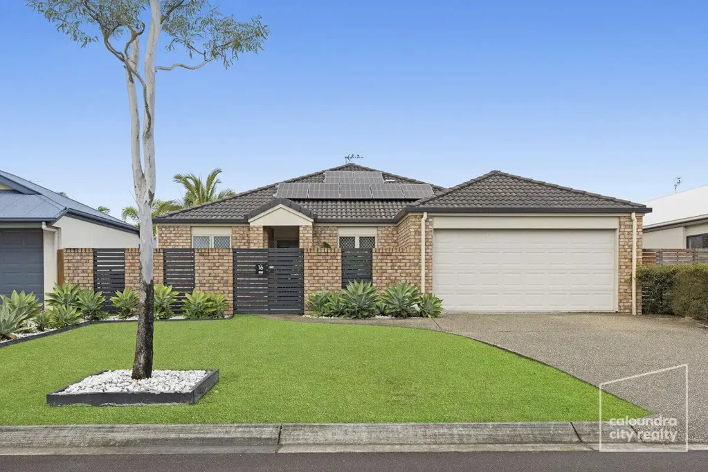 THE HOME THAT TICKS ALL THE BOXES FOR THE FAMILY!