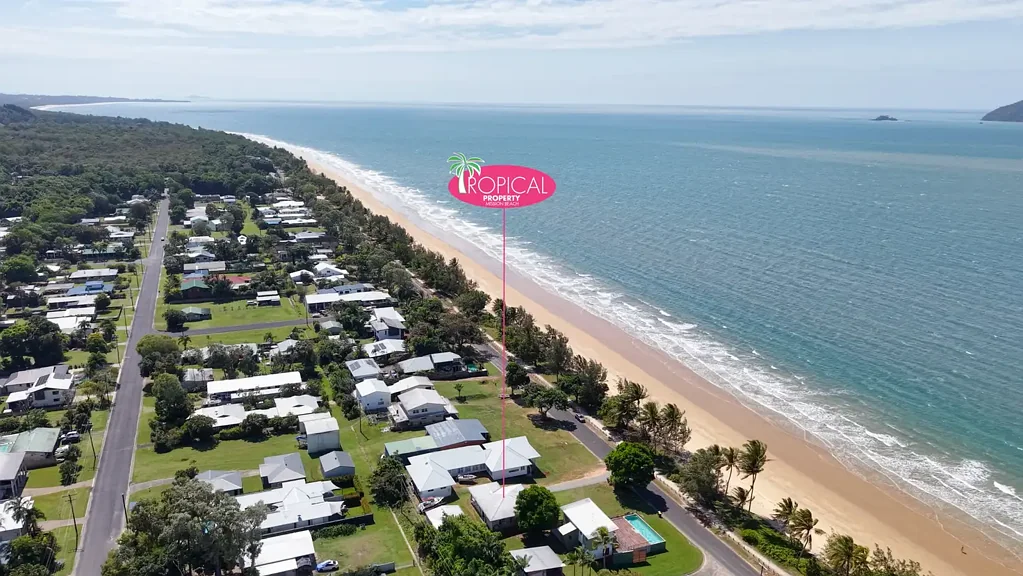 South Mission Beach 2房  Beachfront Brilliance on Kennedy Esplanade – Investment Now, Paradise Later !