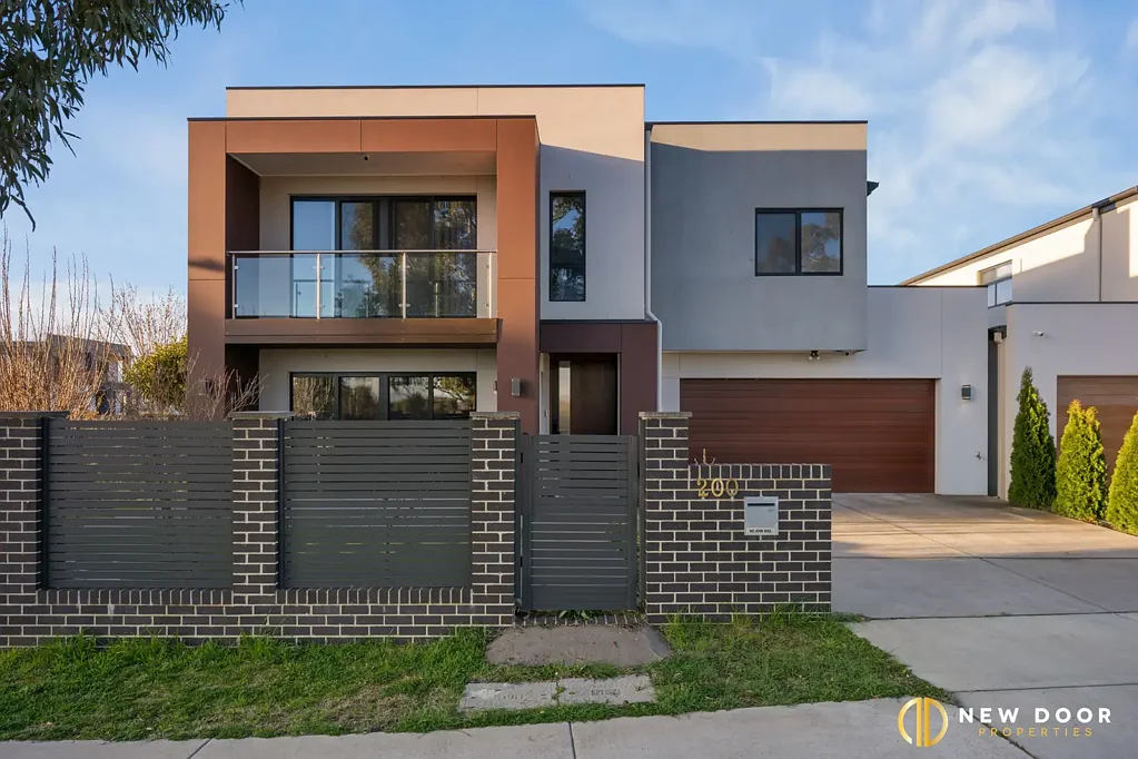 Throsby 4Kwarto Grand Family Living with Luxury, Space & Style