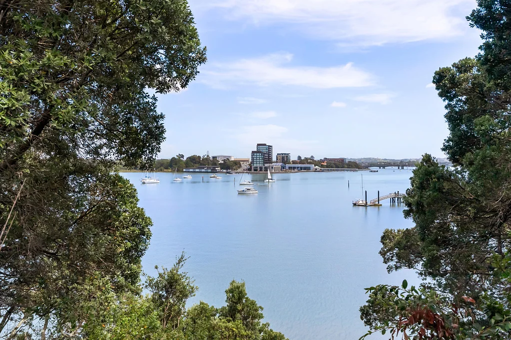 5/7 Beach Haven Road, Beach Haven, North Shore City, Auckland