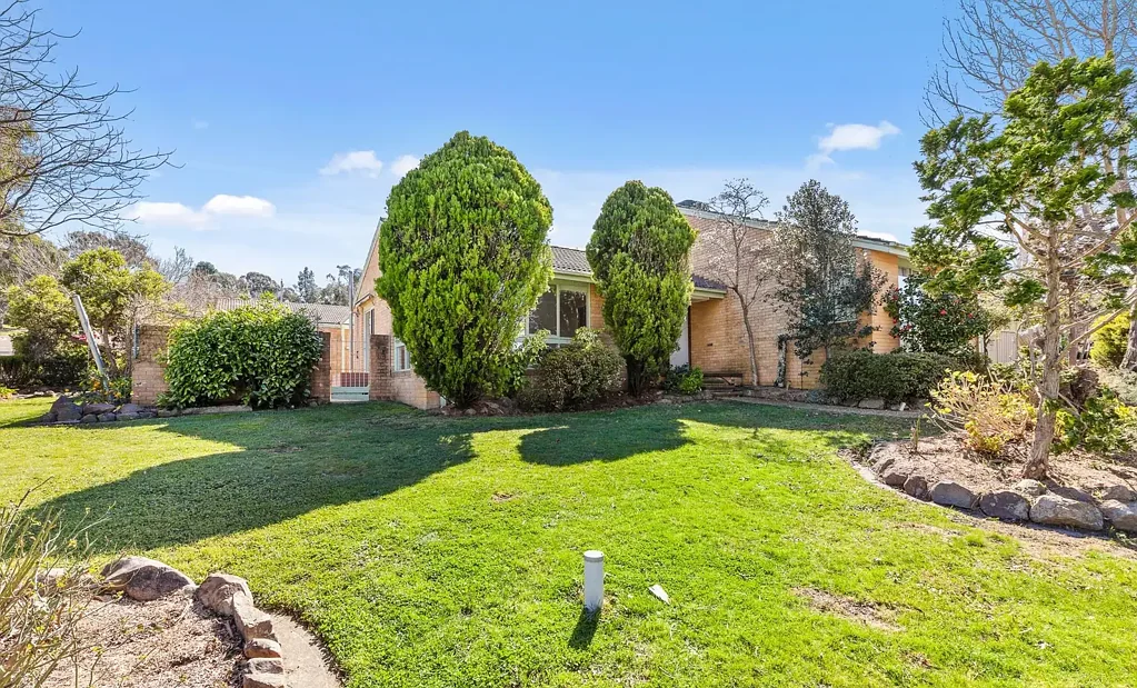 Warm, Welcoming & Wonderfully Located Family Home