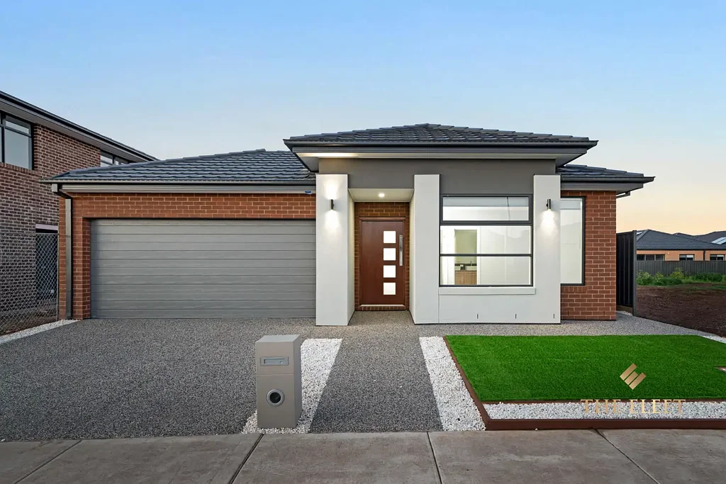 Tarneit 4 Slaapkamer Stylish & Spacious Family Home in The Grove Estate - Walk to Schools & Shopping Centre!