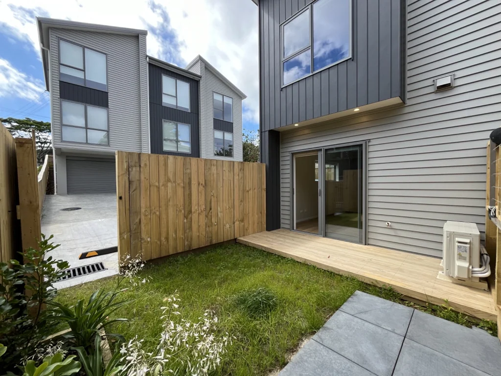 Central two bedroom - Contemporary