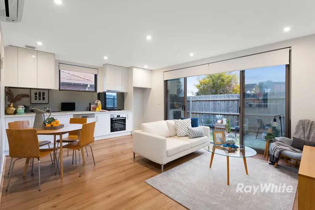 Ormond 2બેડરૂમ Modern Comfort, Sunlit Space & Courtyard Appeal in a Prime Ormond Pocket