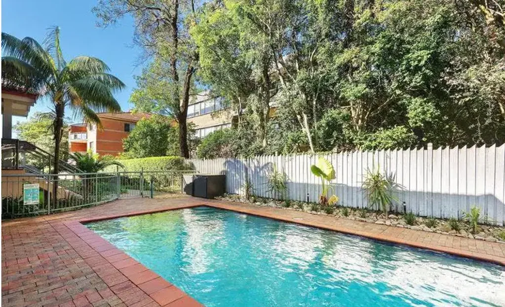 2-bedroom 2 bathroom unit with double locked-up garage