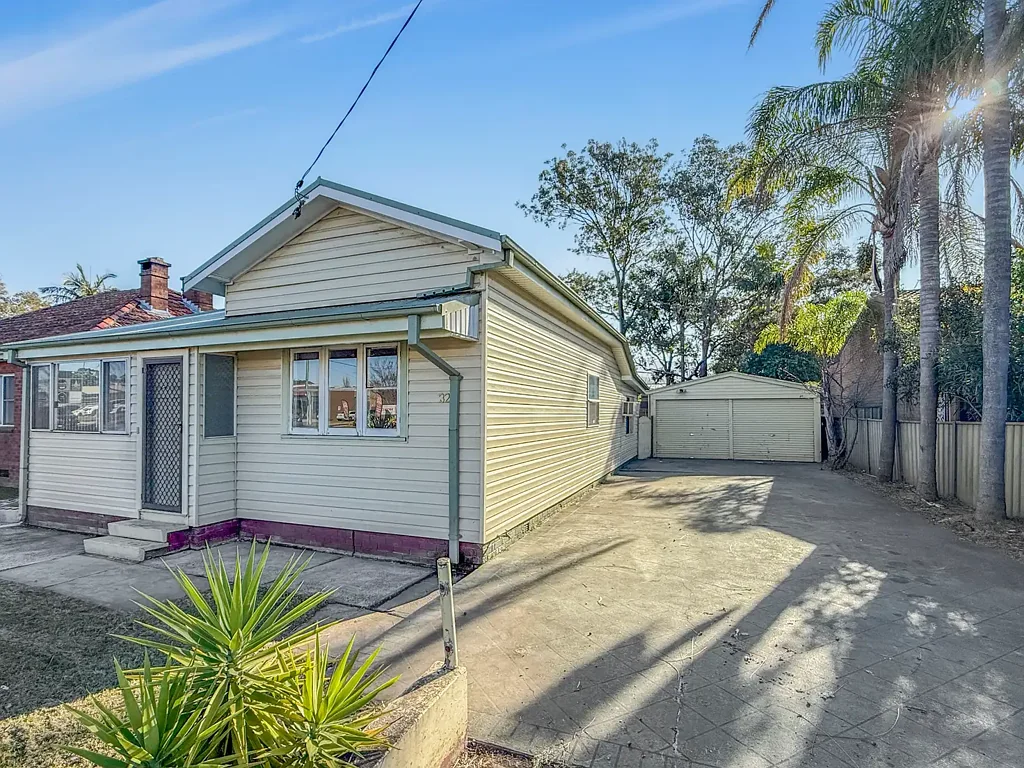 32 Princes Highway, Unanderra, NSW 2526